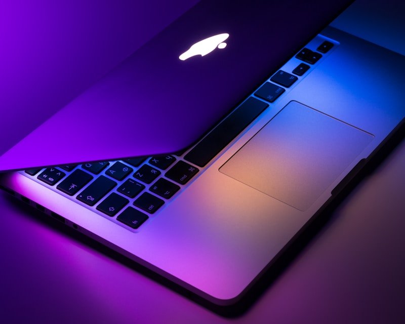 Apple MacBook Air M2 (13.6-inch, 8GB RAM, 256GB SSD)